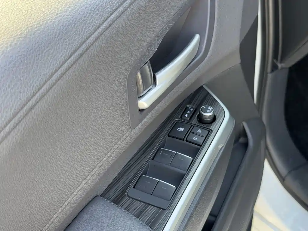 Toyota Sienna — миниатюра 7