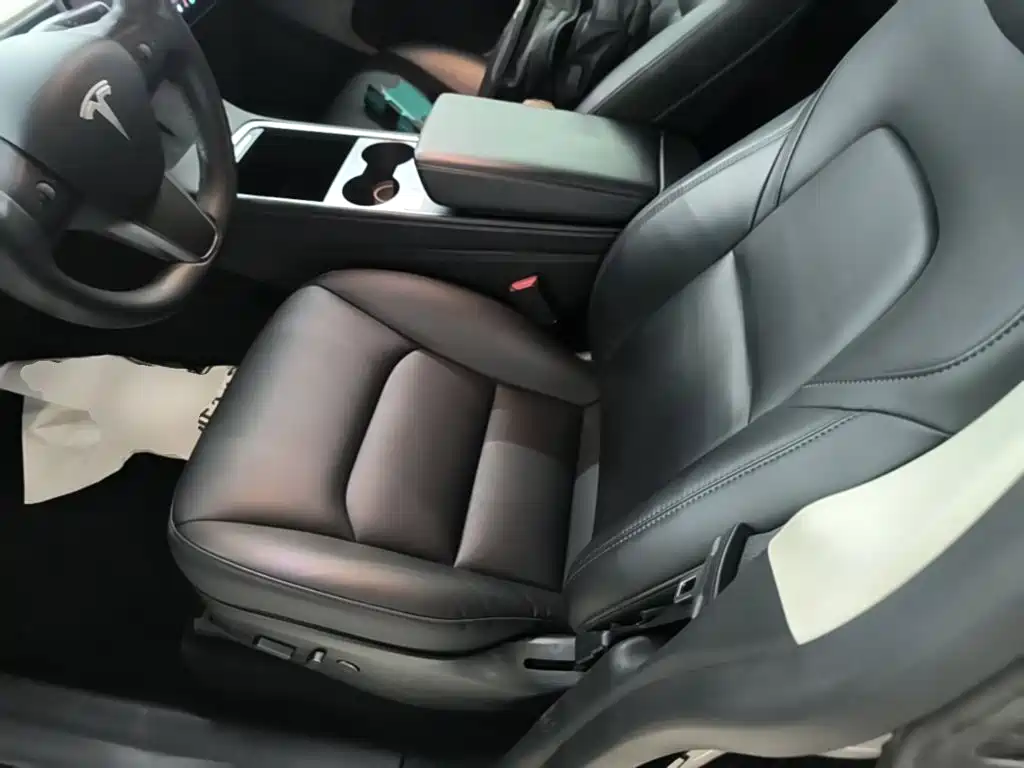 Tesla Model Y — миниатюра 11
