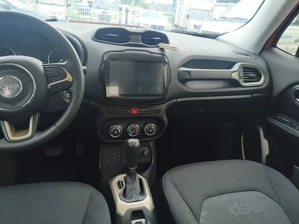 Jeep Renegade — миниатюра 13