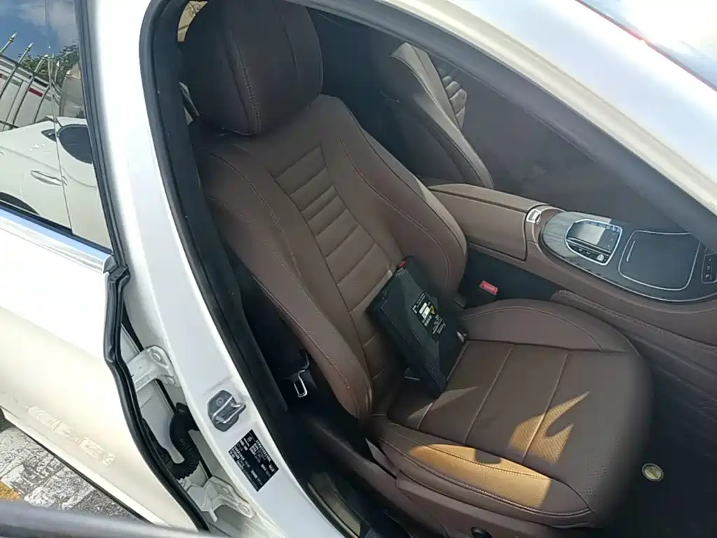 Mercedes-Benz E-Class — миниатюра 25