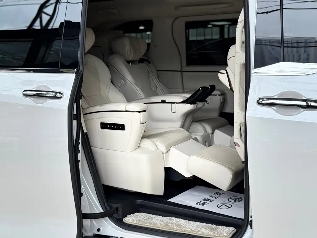 Lexus LM — миниатюра 18