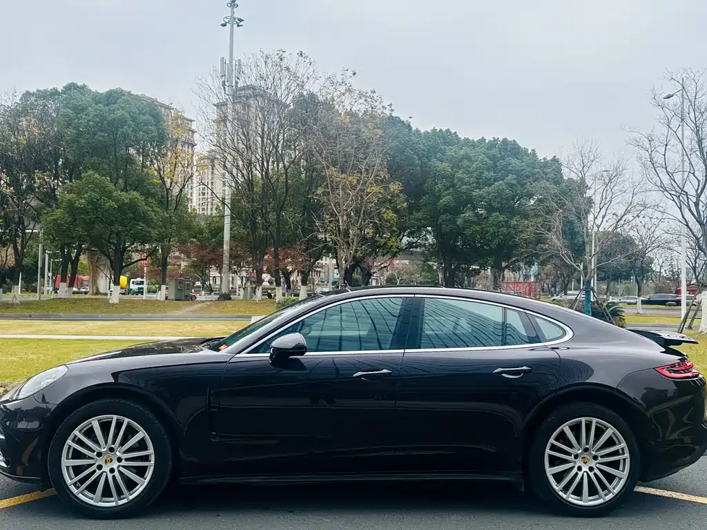 PORSCHE PANAMERA