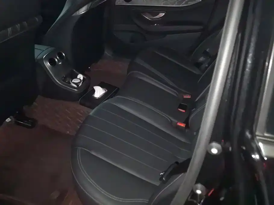 Mercedes-Benz E-Class — миниатюра 11