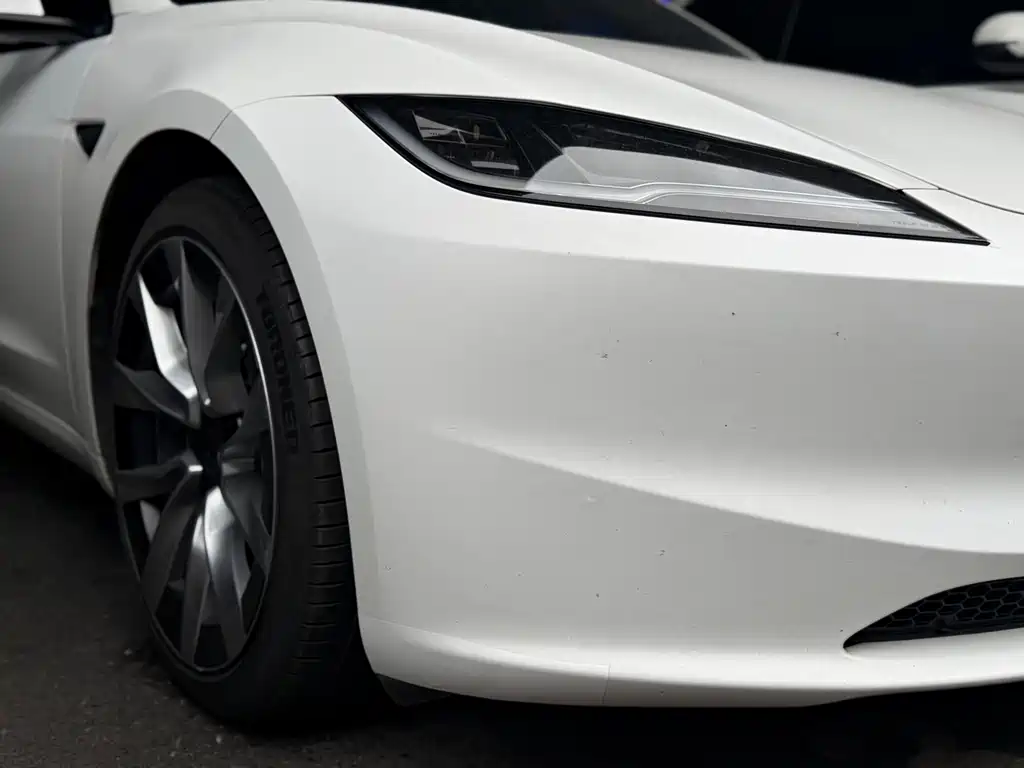 Tesla Model 3 — миниатюра 10