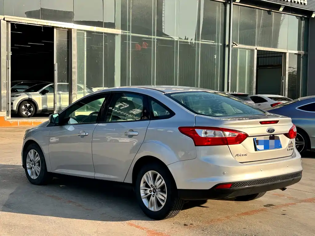 Ford Focus — миниатюра 10