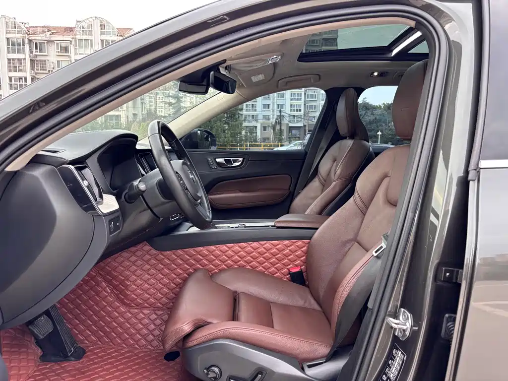Volvo XC60 — миниатюра 11