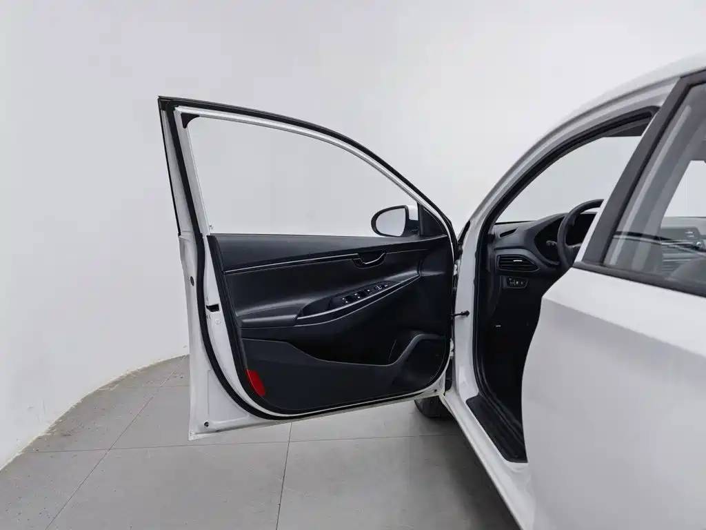 Hyundai Elantra — миниатюра 8