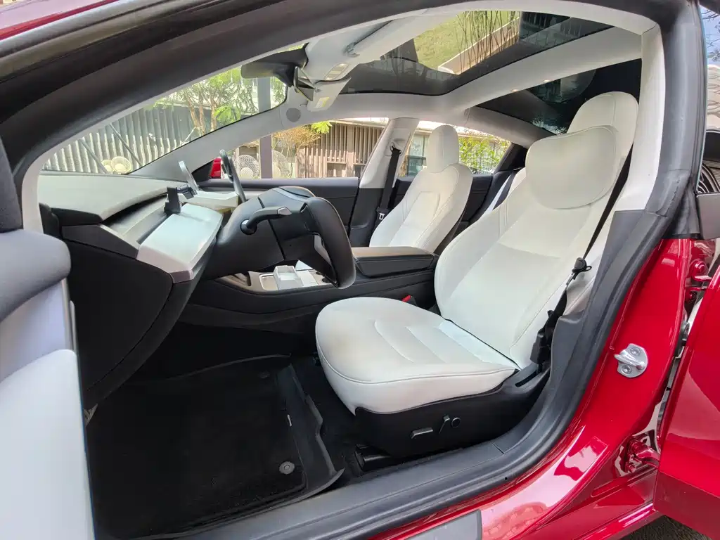 Tesla Model 3 — миниатюра 6