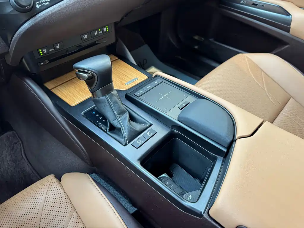 Lexus ES — миниатюра 13