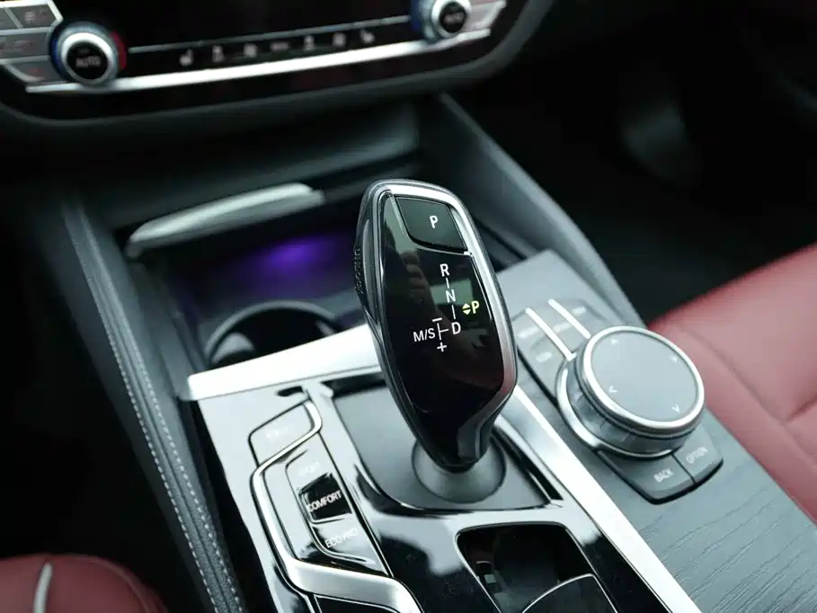 BMW 5 Series — миниатюра 9