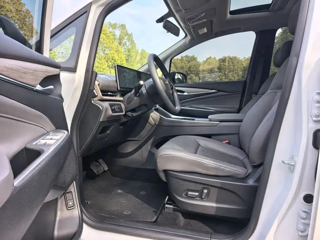 SAIC MAXUS CHASE G50 PLUG IN HYBRID