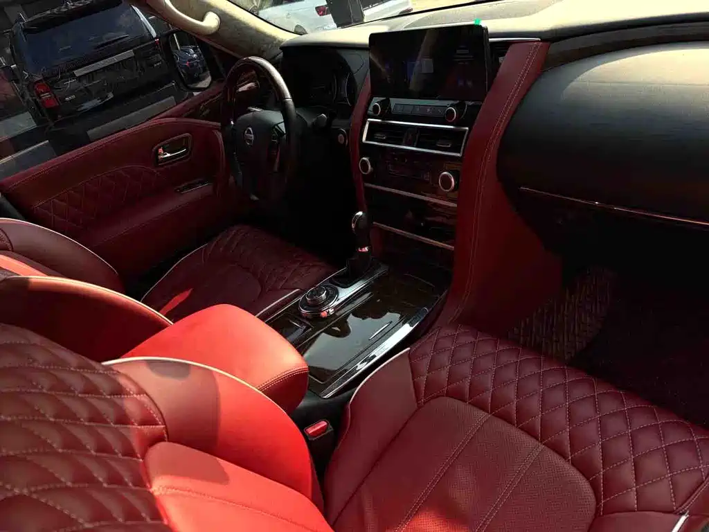 Nissan Patrol — миниатюра 6