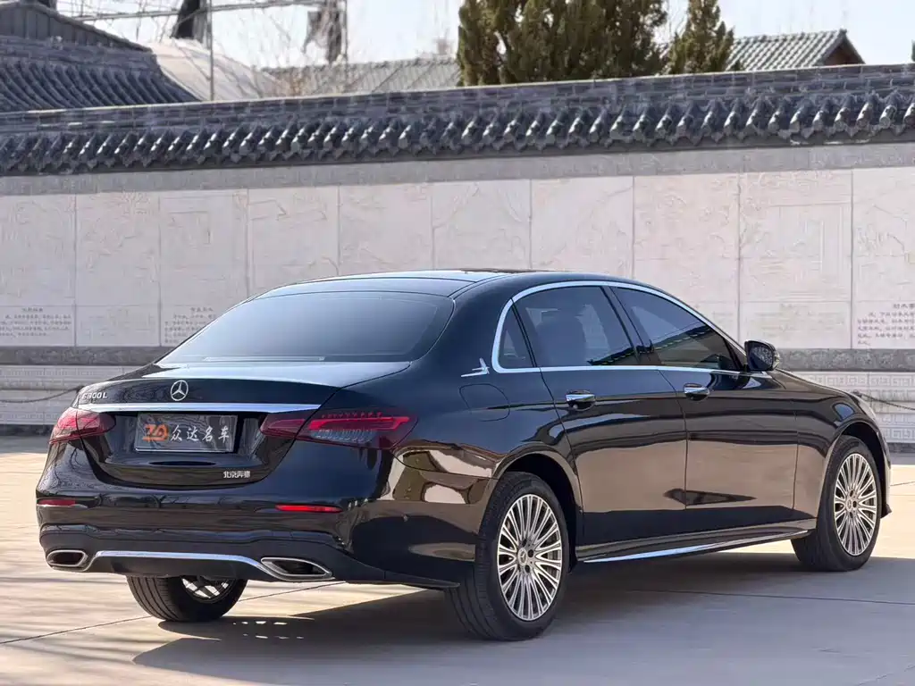 MERCEDES-BENZ E CLASS