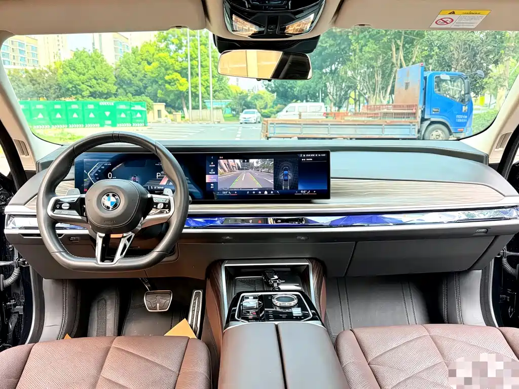 BMW 7 Series — миниатюра 8