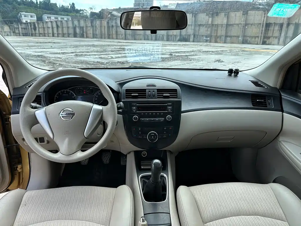Nissan Tiida 2011 1.6L MT