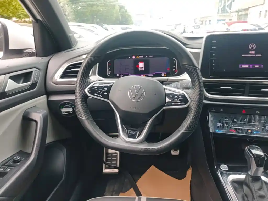 Volkswagen T-Roc — миниатюра 11