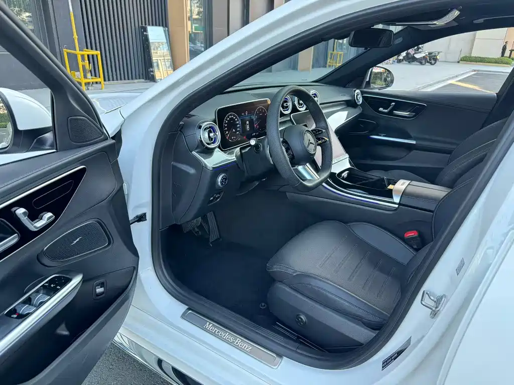 Mercedes-Benz C-Class — миниатюра 3