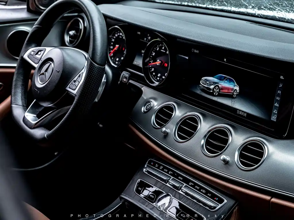 Mercedes-Benz E-Class — миниатюра 6