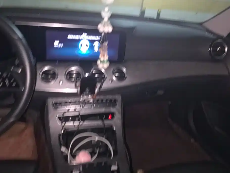 Mercedes-Benz E-Class — миниатюра 13