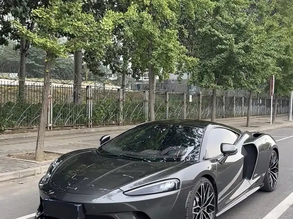McLaren GT