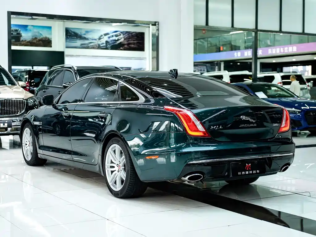 JAGUAR XJ
