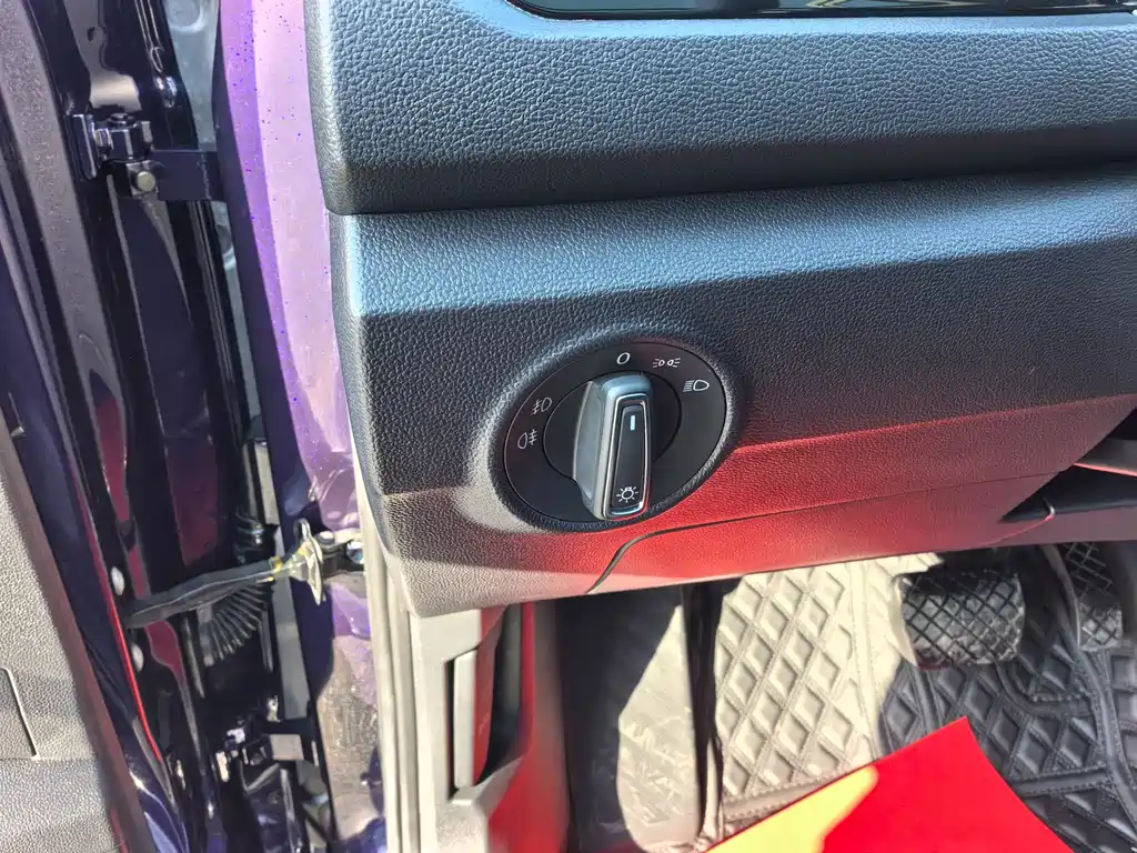 VOLKSWAGEN T ROC EXPLORING SONGS