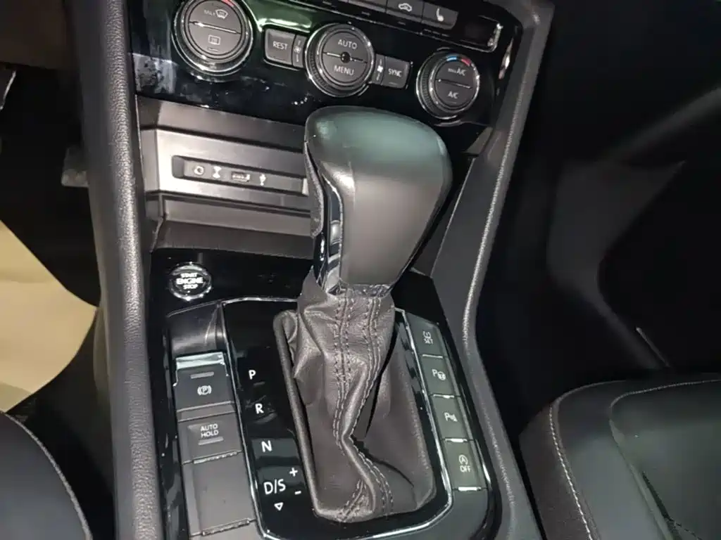 Volkswagen Tiguan L — миниатюра 14