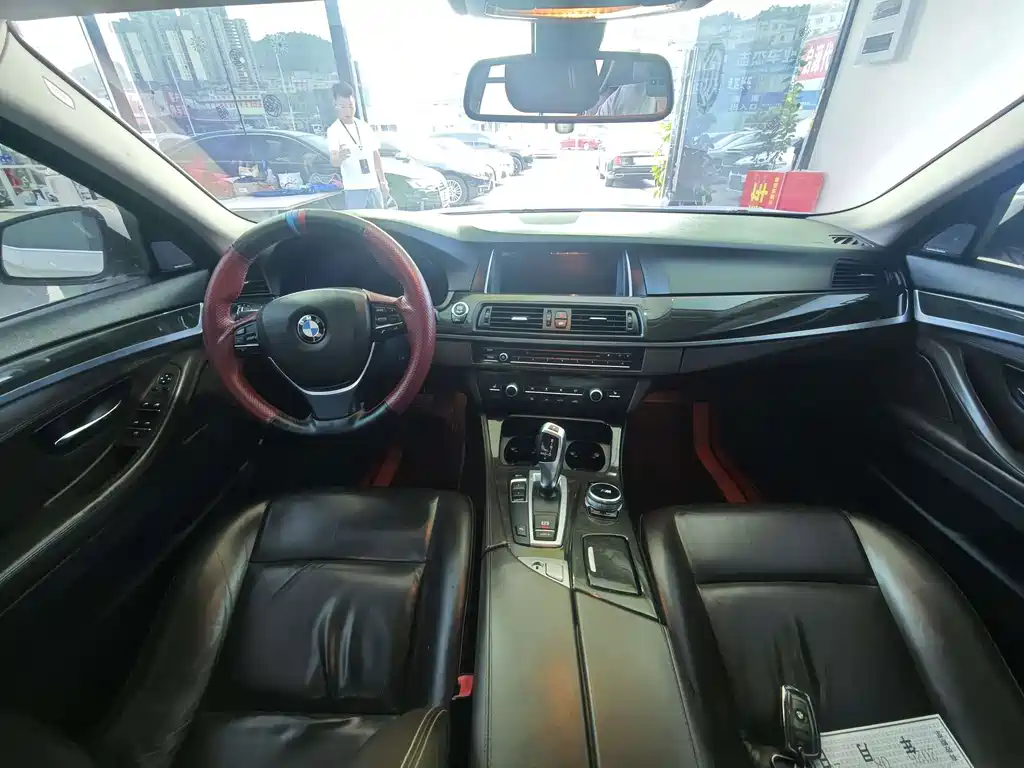 BMW 5 Series — миниатюра 11