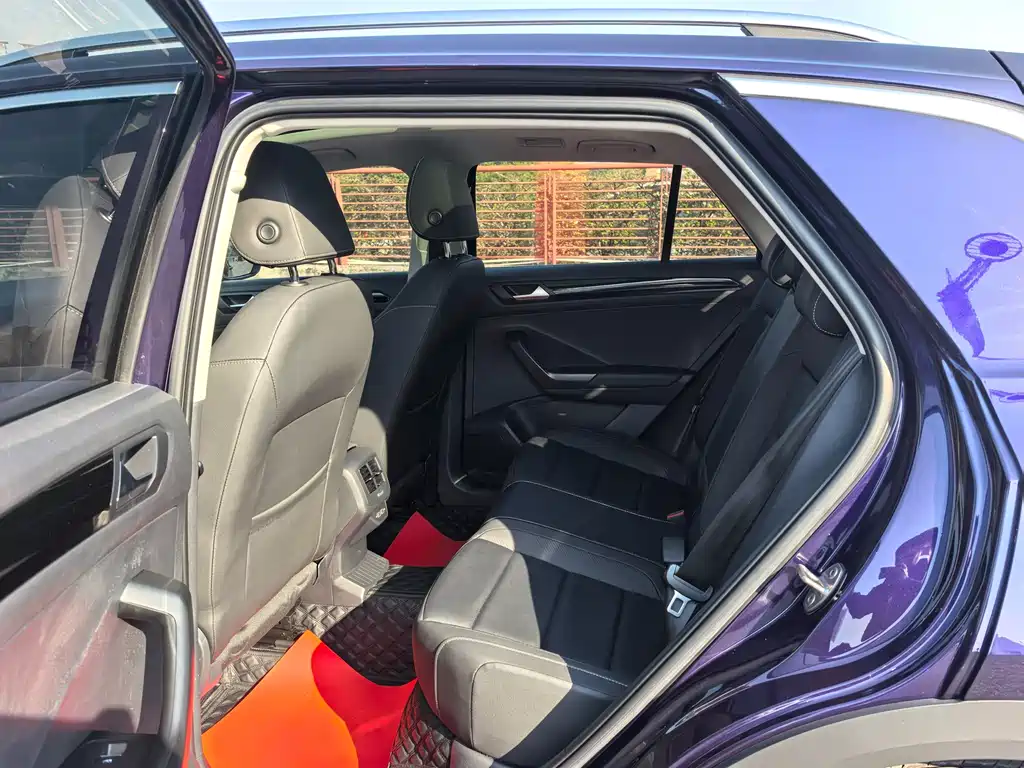 VOLKSWAGEN T ROC EXPLORING SONGS