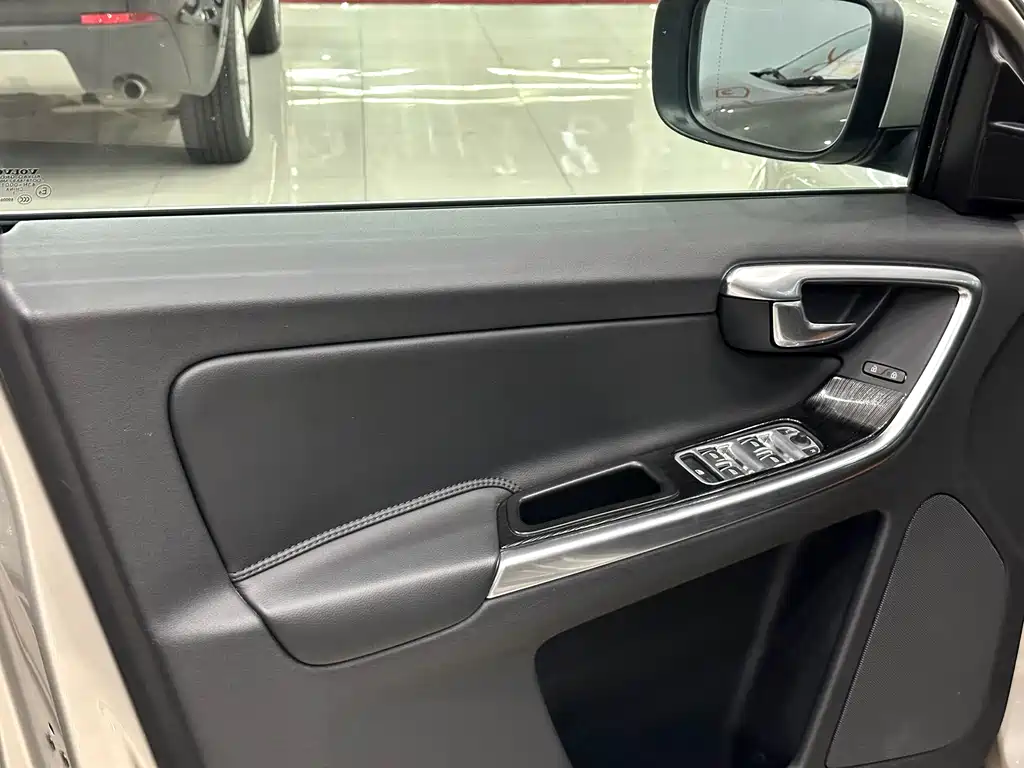 Volvo XC60 — миниатюра 11
