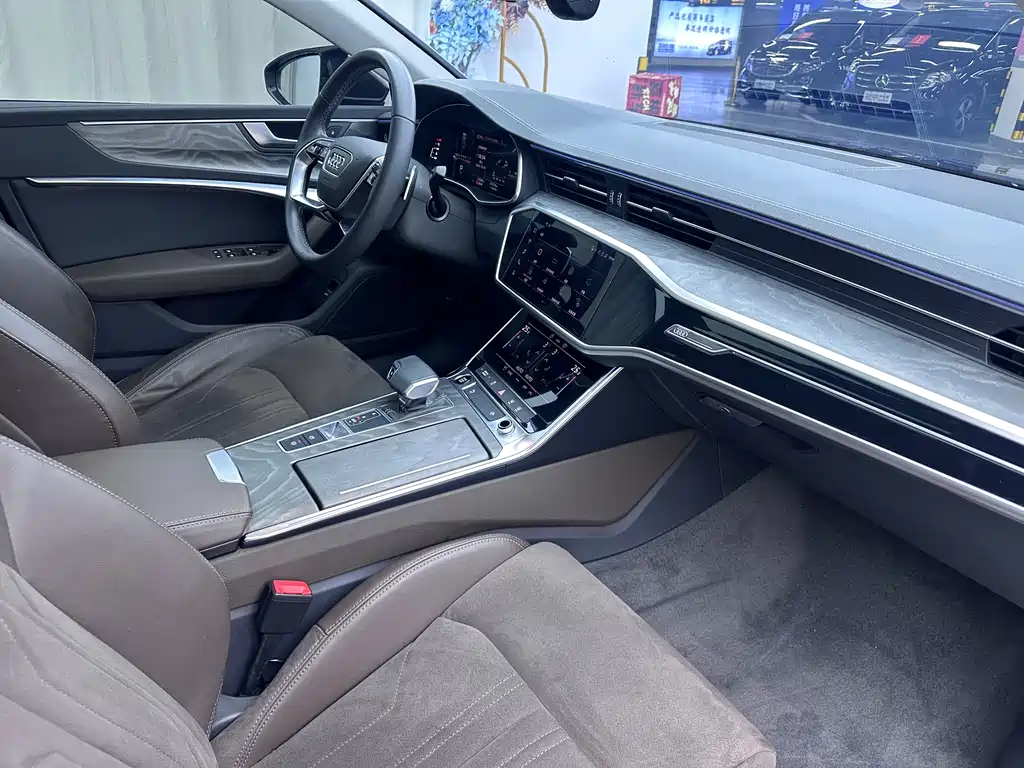 Audi A7L — миниатюра 10