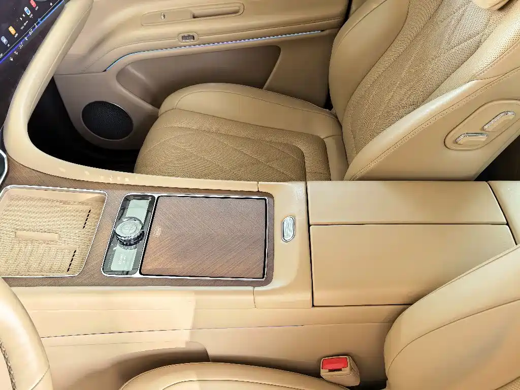 AITO ASK THE WORLD M9