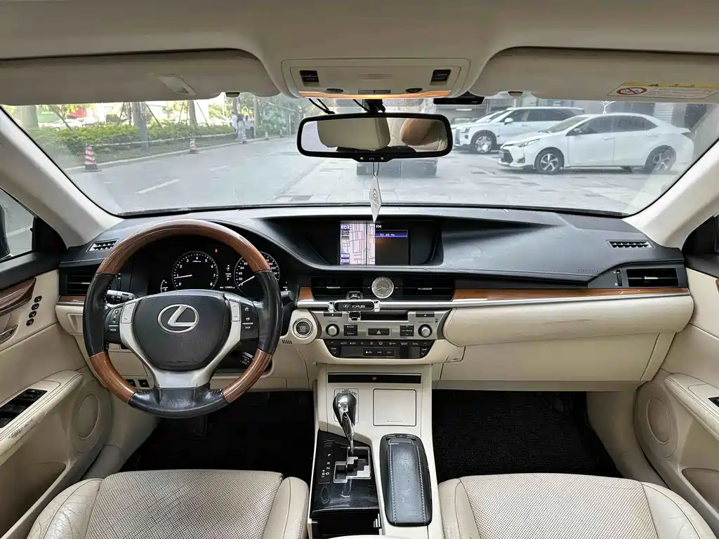 Lexus ES — миниатюра 7
