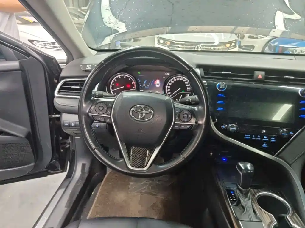 Toyota Camry — миниатюра 11