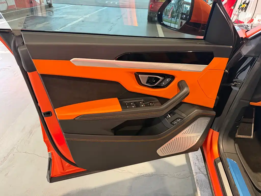 Lamborghini Urus — миниатюра 3