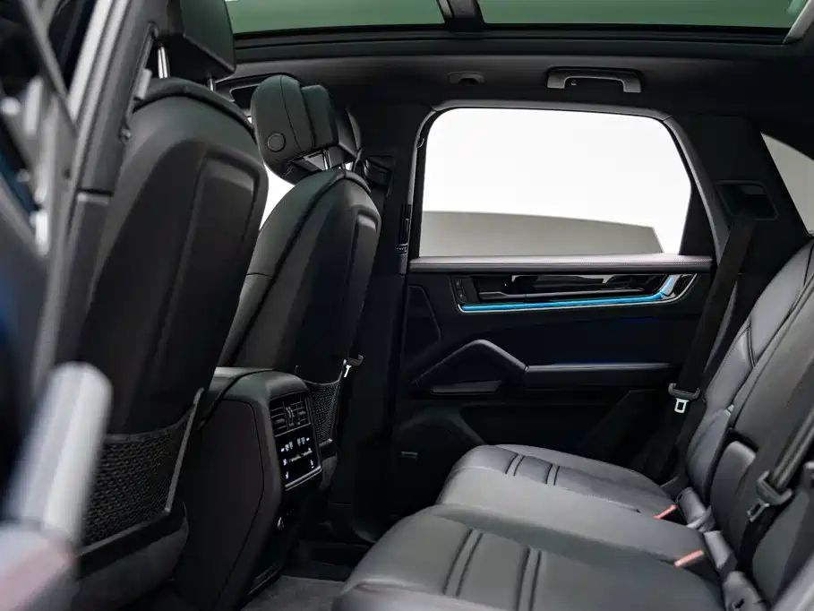 Porsche Cayenne — миниатюра 12