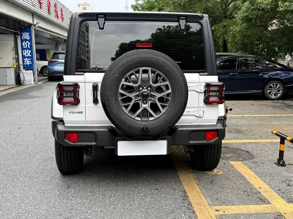 Jeep Wrangler PHEV — миниатюра 4
