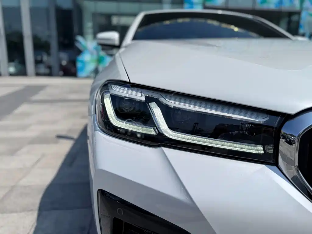 BMW 5 Series — миниатюра 4