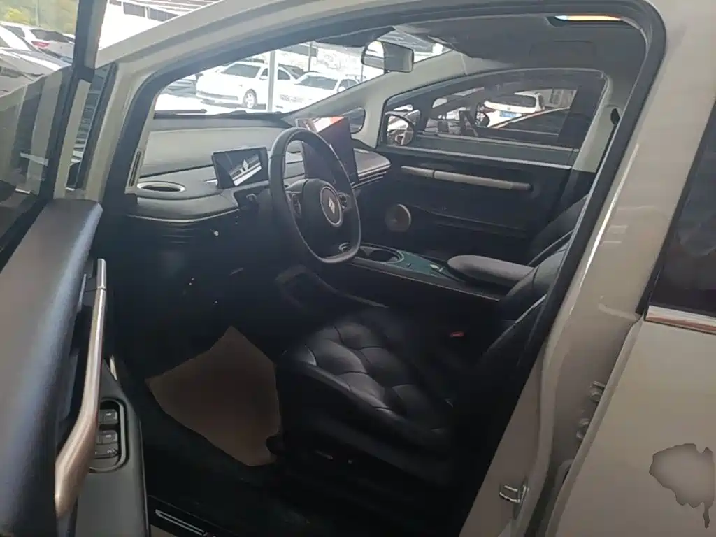 Baojun Yunduo — миниатюра 16