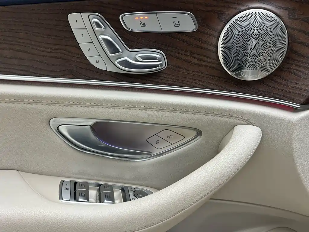 MERCEDES-BENZ E CLASS