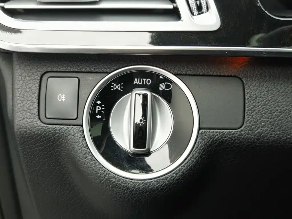 Mercedes-Benz E-Class — миниатюра 21