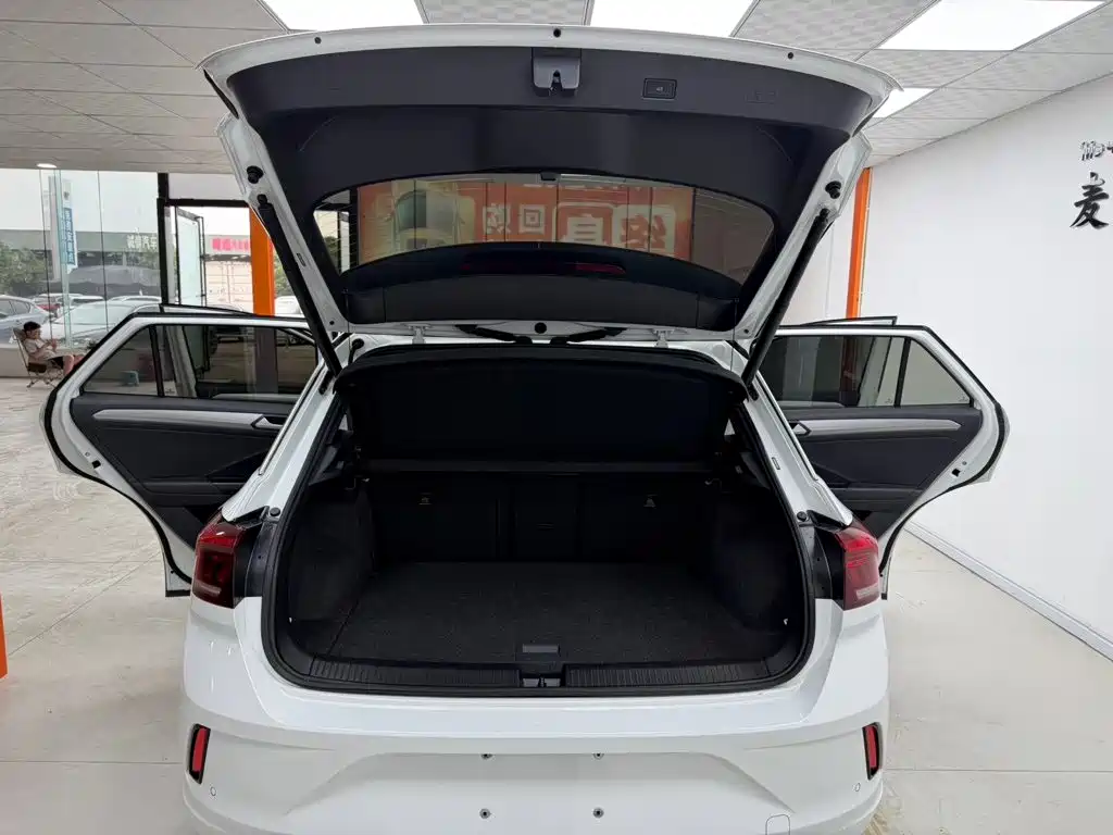 Volkswagen T-Roc — миниатюра 13