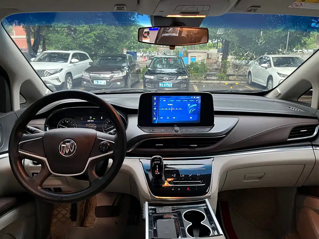 Buick GL8 — миниатюра 12