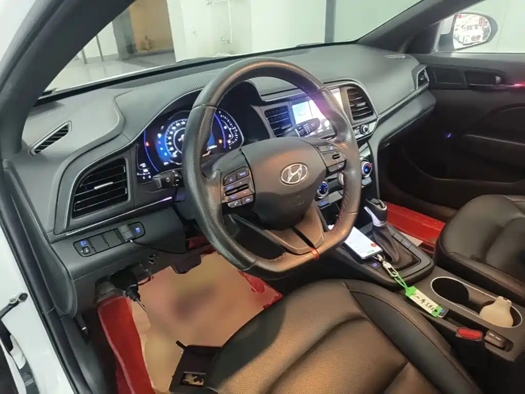 Hyundai Elantra — миниатюра 10