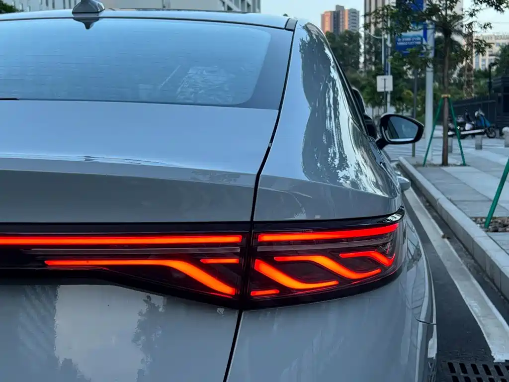 Заказать Fulwin Fengyun A8L 2026 года за 1 900 694 ₽  из Китая