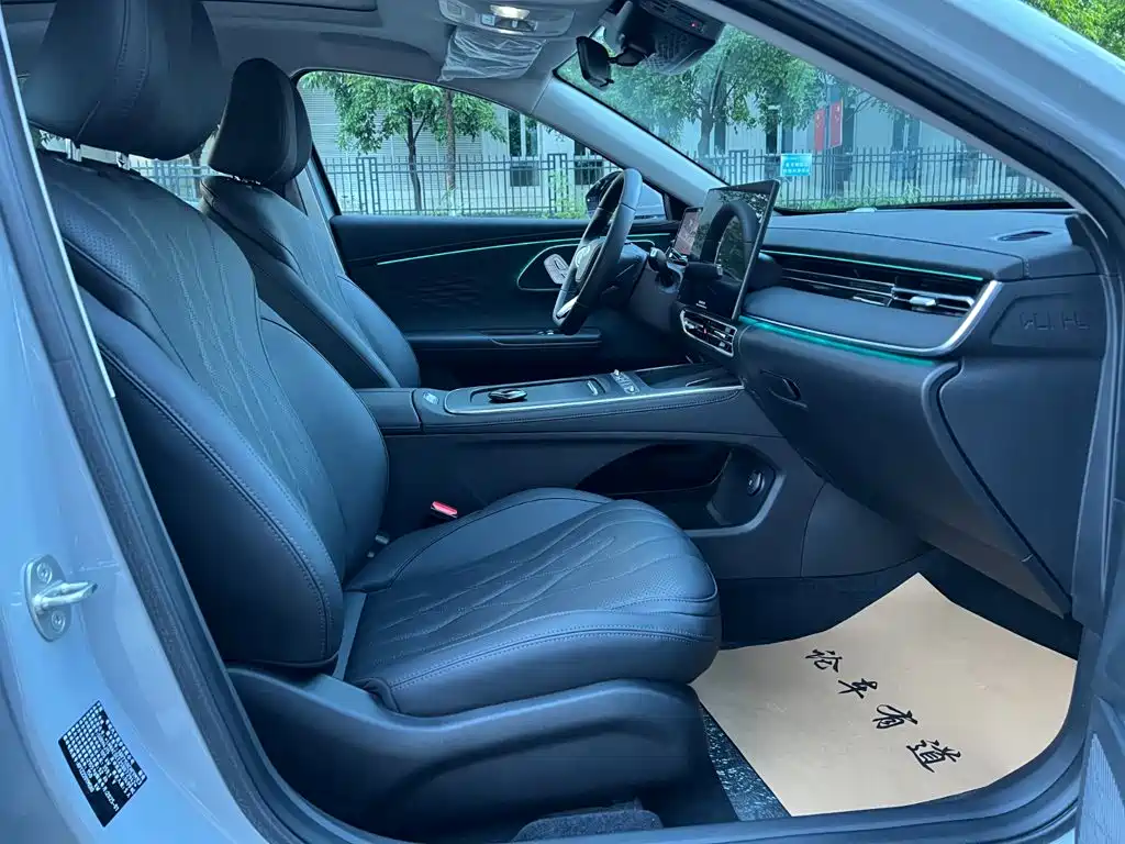 Заказать Fulwin Fengyun A8L 2026 года за 1 900 694 ₽  из Китая