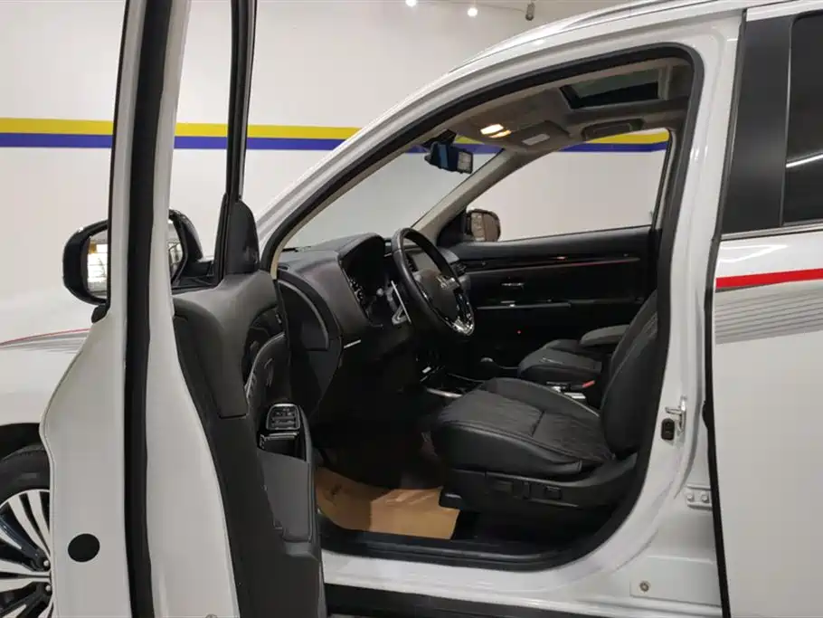 MITSUBISHI OUTLANDER