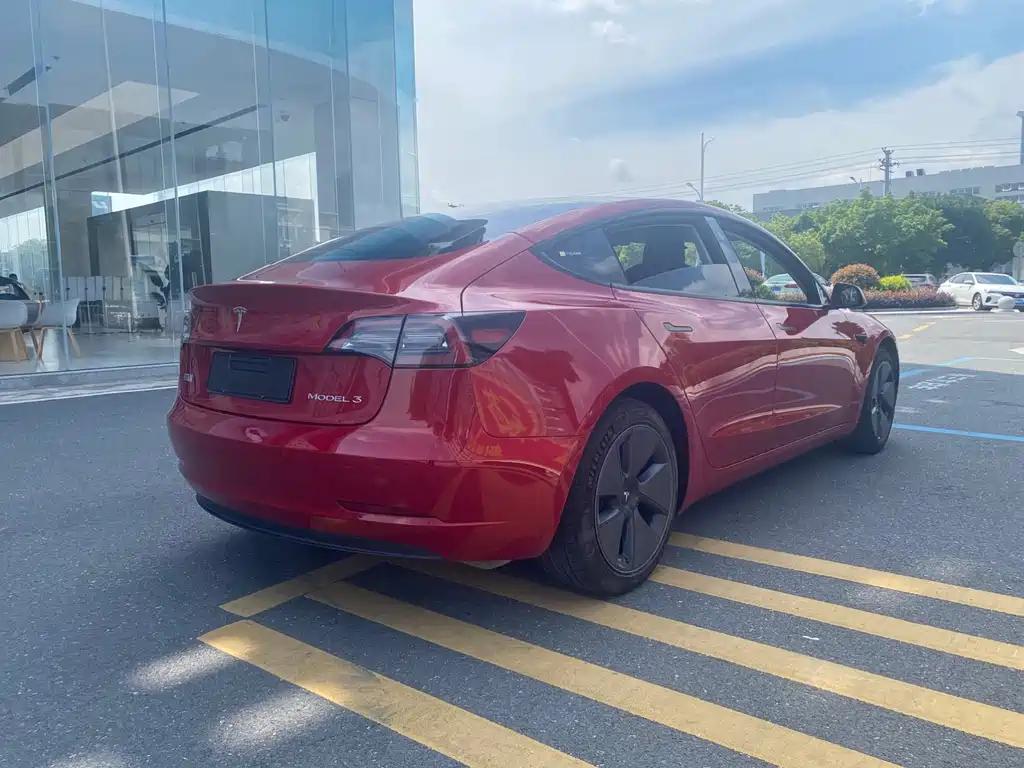 Tesla Model 3 — миниатюра 6