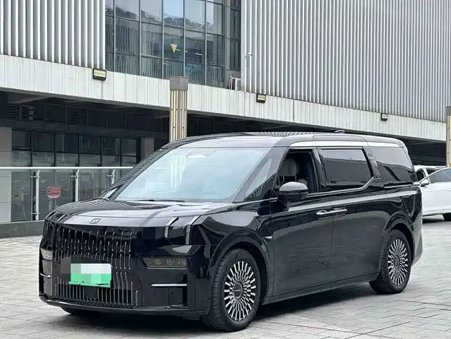 2023 Zeekr 009