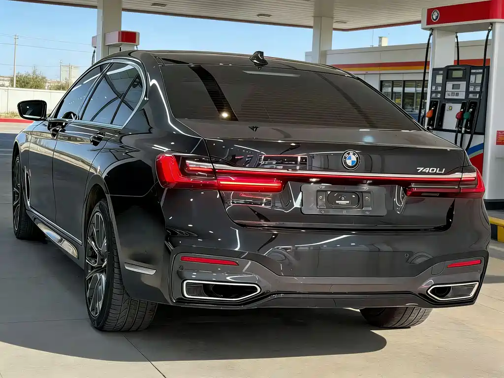 BMW 7 SERIES